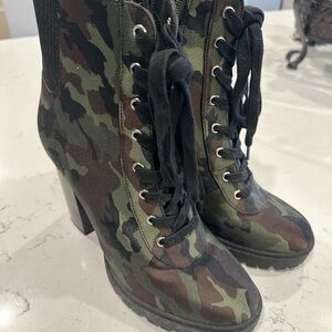 Camouflage Lace-Up Women's Boots